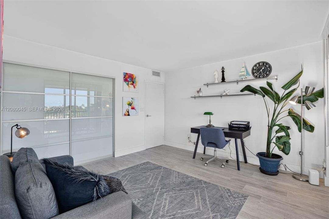 En Venta: $374,700 (2 camas, 2 baños, 1158 Pies cuadrados)