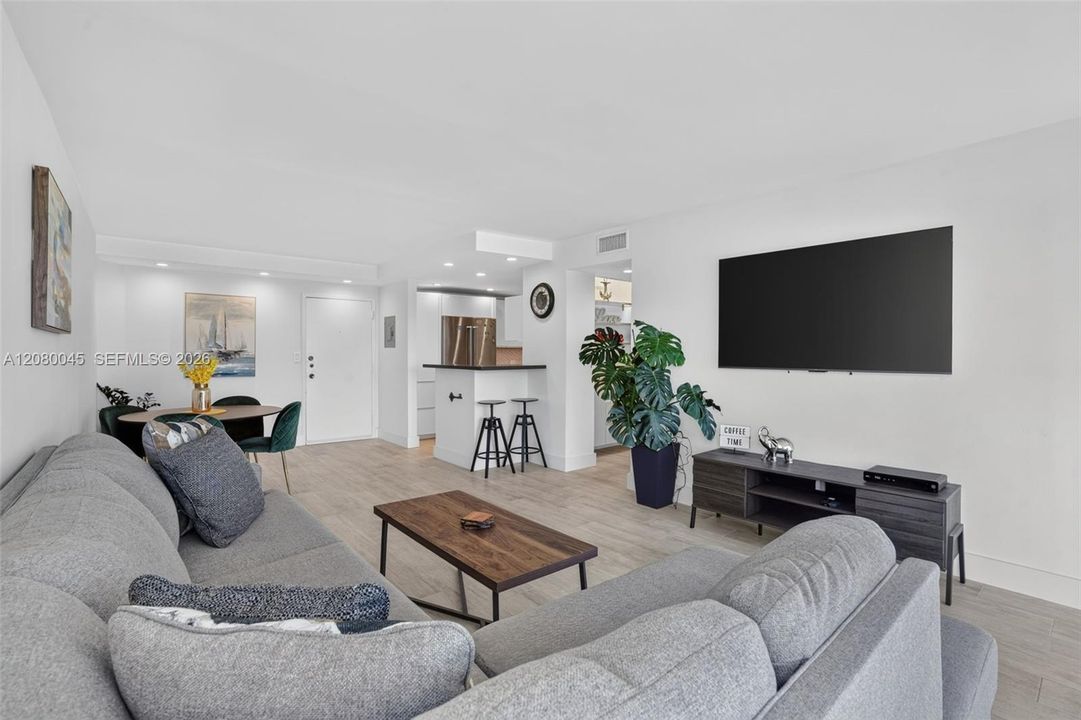 En Venta: $374,700 (2 camas, 2 baños, 1158 Pies cuadrados)