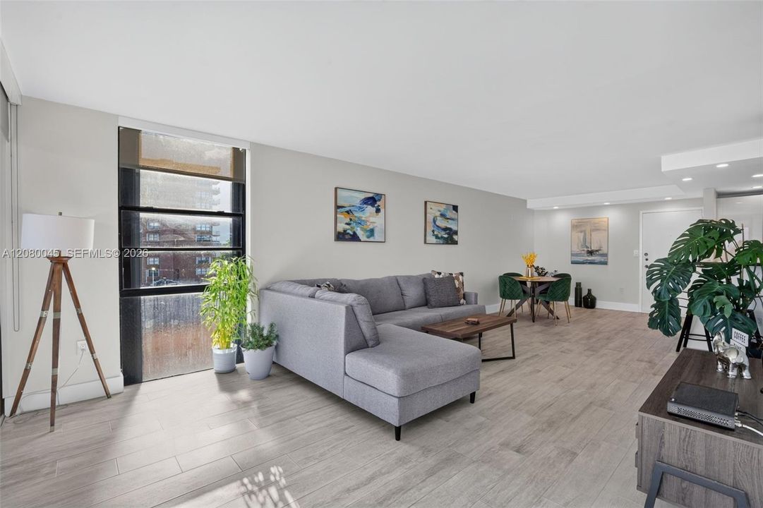 En Venta: $374,700 (2 camas, 2 baños, 1158 Pies cuadrados)