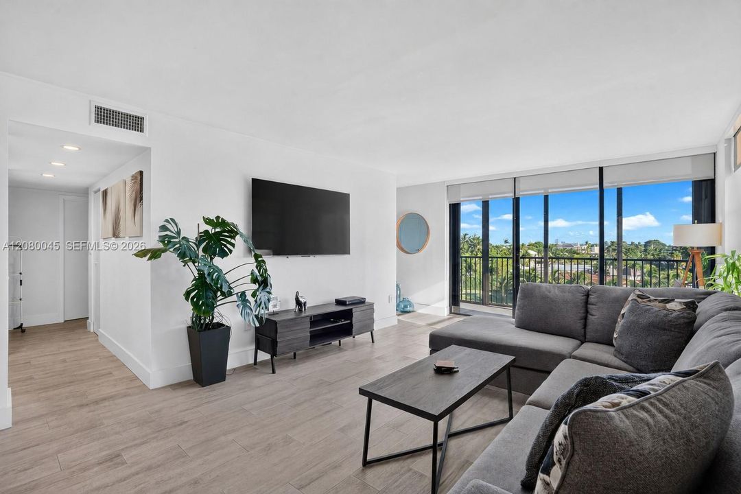 En Venta: $374,700 (2 camas, 2 baños, 1158 Pies cuadrados)