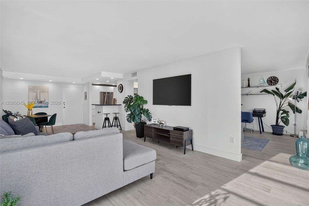 En Venta: $374,700 (2 camas, 2 baños, 1158 Pies cuadrados)