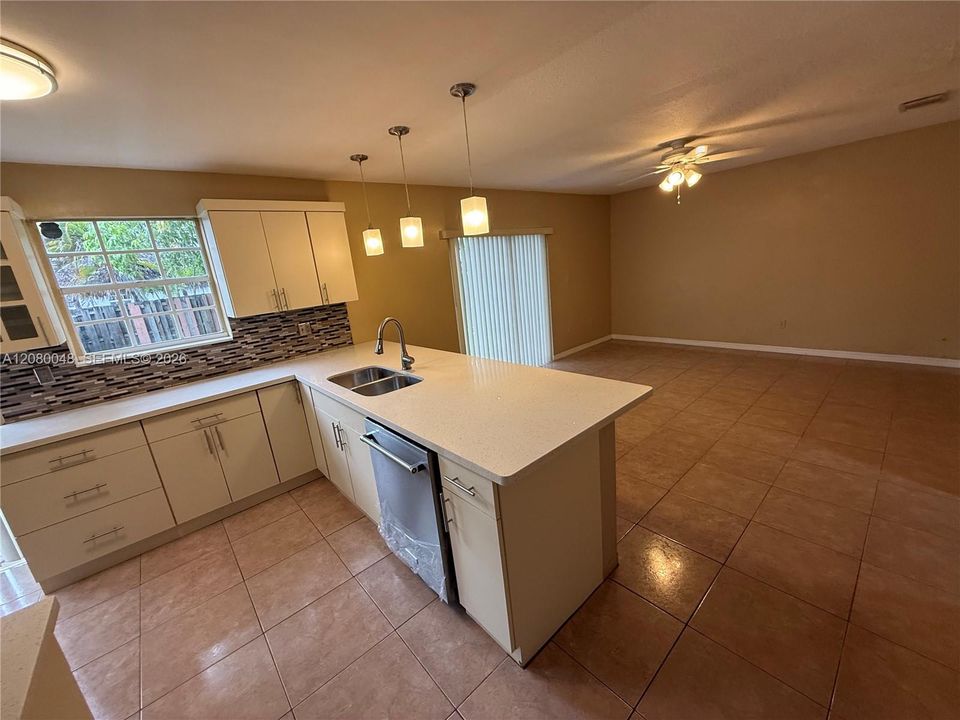 For Rent: $3,900 (4 beds, 2 baths, 2020 Square Feet)