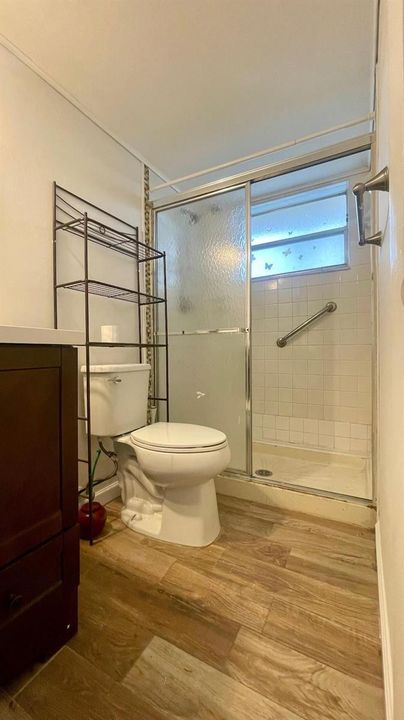 1801- Guest Bathroom 4