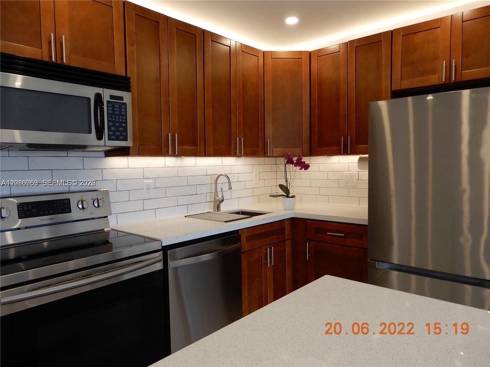 For Rent: $1,900 (1 beds, 1 baths, 679 Square Feet)