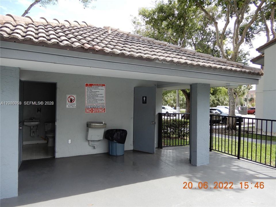 For Rent: $1,900 (1 beds, 1 baths, 679 Square Feet)