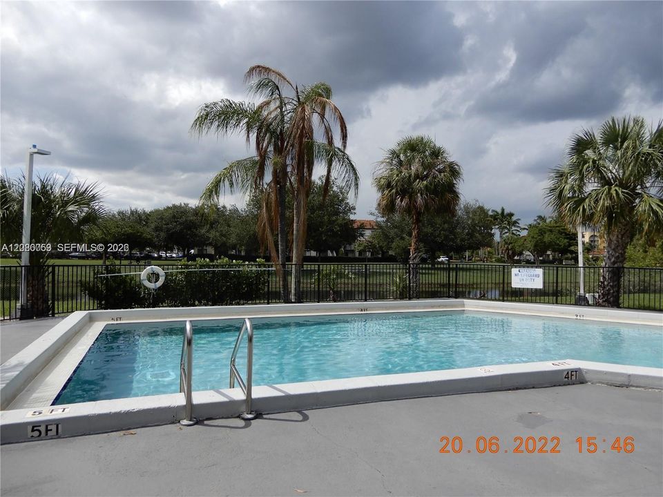 For Rent: $1,900 (1 beds, 1 baths, 679 Square Feet)