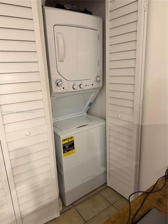 For Rent: $1,900 (1 beds, 1 baths, 679 Square Feet)