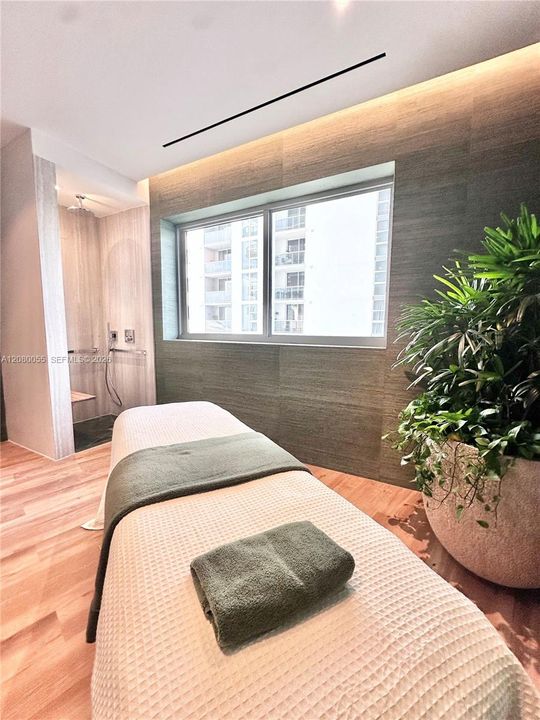 For Rent: $8,500 (2 beds, 2 baths, 1326 Square Feet)