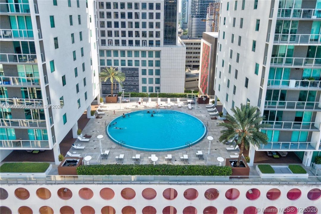 For Sale: $449,000 (1 beds, 1 baths, 738 Square Feet)