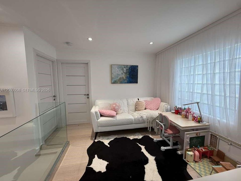 For Sale: $1,649,000 (3 beds, 2 baths, 2338 Square Feet)
