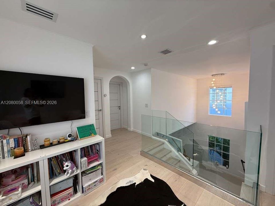 For Sale: $1,649,000 (3 beds, 2 baths, 2338 Square Feet)