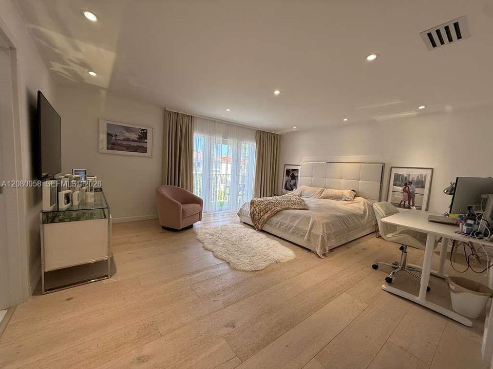 For Sale: $1,649,000 (3 beds, 2 baths, 2338 Square Feet)