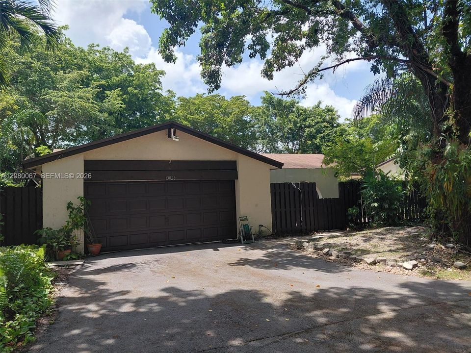 For Rent: $3,500 (3 beds, 2 baths, 1918 Square Feet)