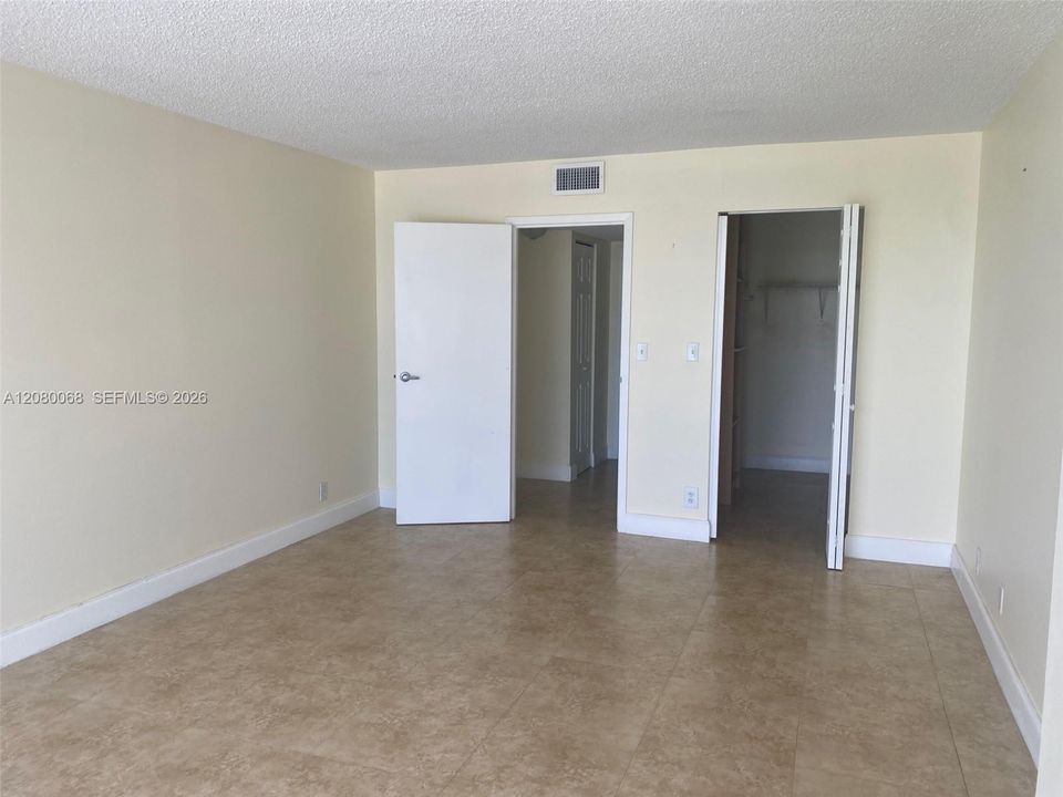 En Venta: $190,000 (1 camas, 1 baños, 915 Pies cuadrados)