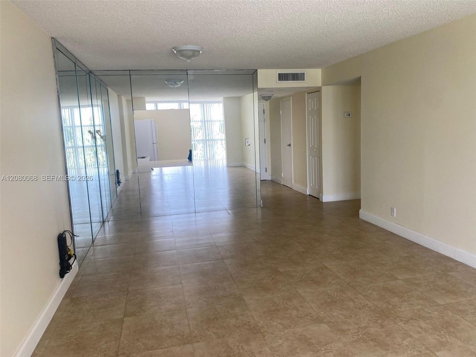 En Venta: $190,000 (1 camas, 1 baños, 915 Pies cuadrados)