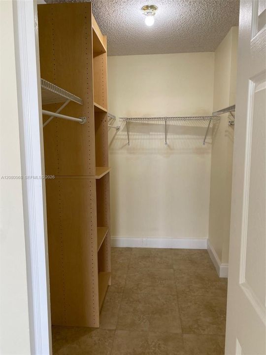 En Venta: $190,000 (1 camas, 1 baños, 915 Pies cuadrados)