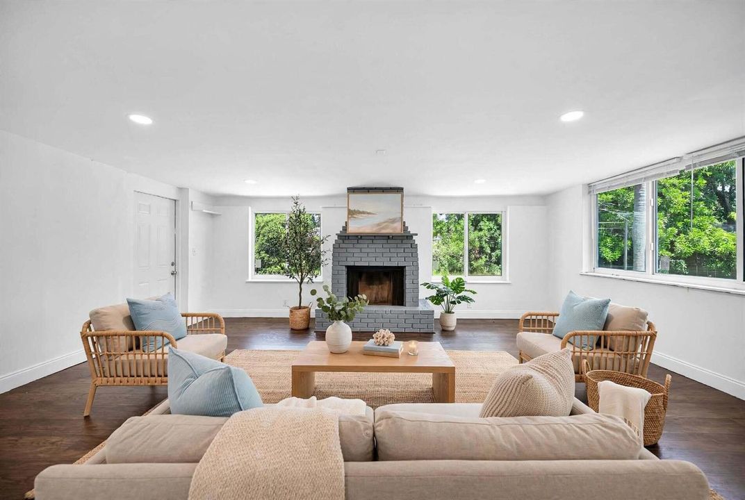 coastal_living_room_staging_1