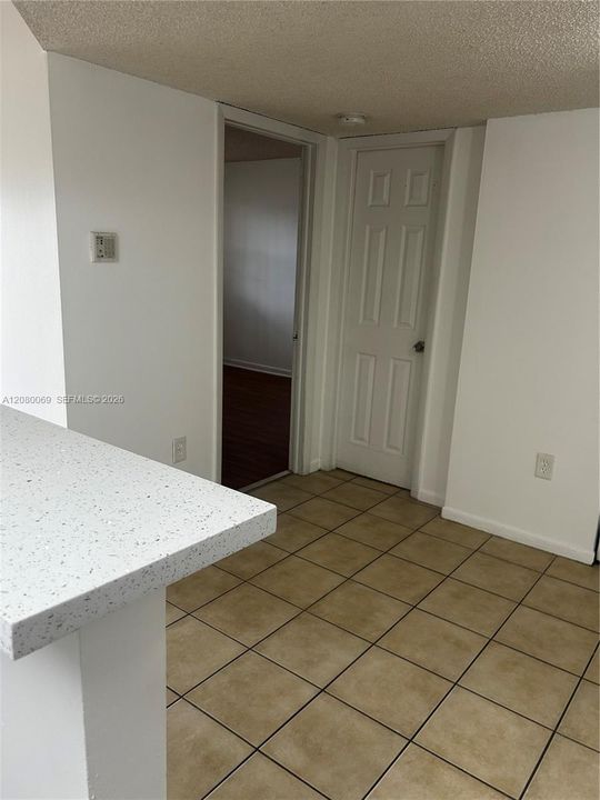 For Rent: $1,850 (1 beds, 1 baths, 679 Square Feet)