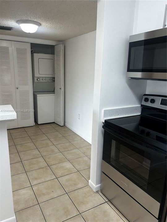 For Rent: $1,850 (1 beds, 1 baths, 679 Square Feet)