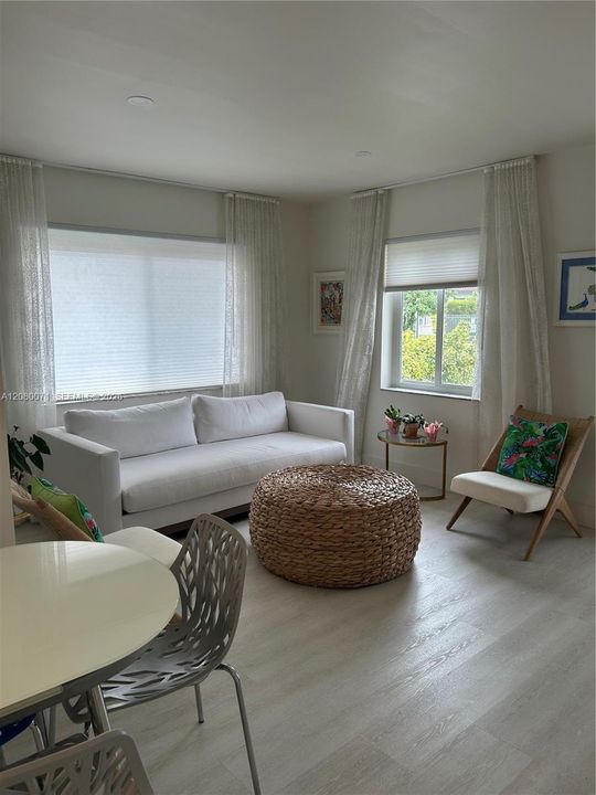 В аренду: $2,600 (1 спален, 1 ванн, 3322 Квадратных фут)
