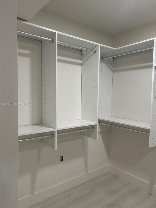 В аренду: $2,600 (1 спален, 1 ванн, 3322 Квадратных фут)