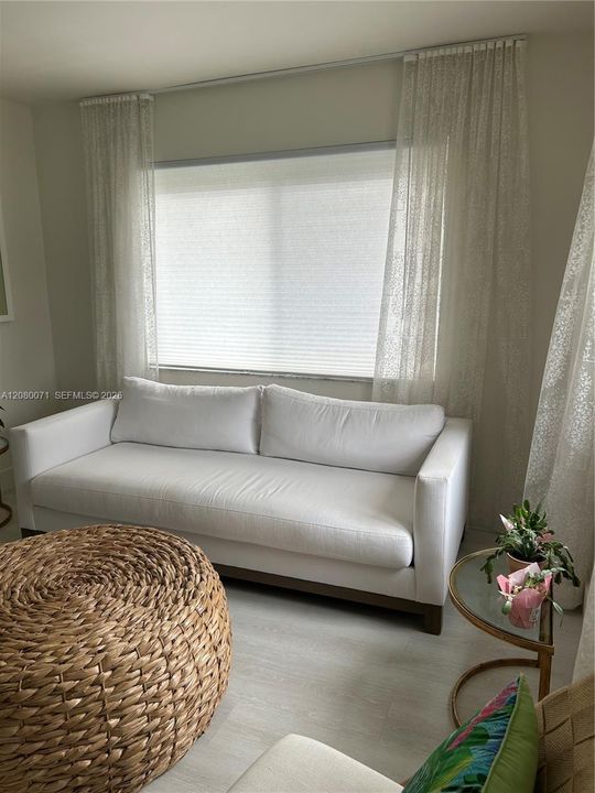 В аренду: $2,600 (1 спален, 1 ванн, 3322 Квадратных фут)