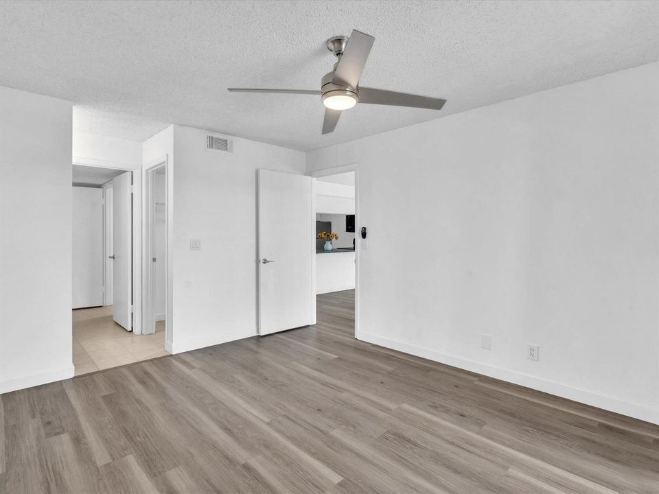 En-Suite Bath w/Guest Entrance too