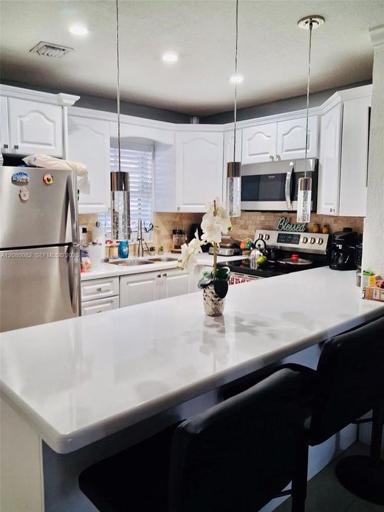 For Sale: $210,000 (1 beds, 1 baths, 624 Square Feet)