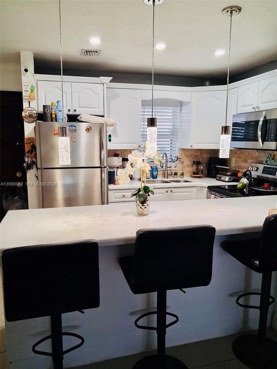 For Sale: $210,000 (1 beds, 1 baths, 624 Square Feet)