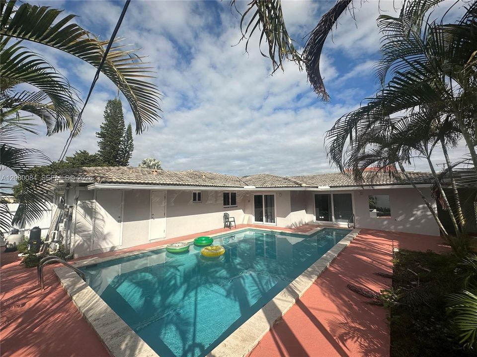 For Rent: $4,500 (4 beds, 3 baths, 3030 Square Feet)