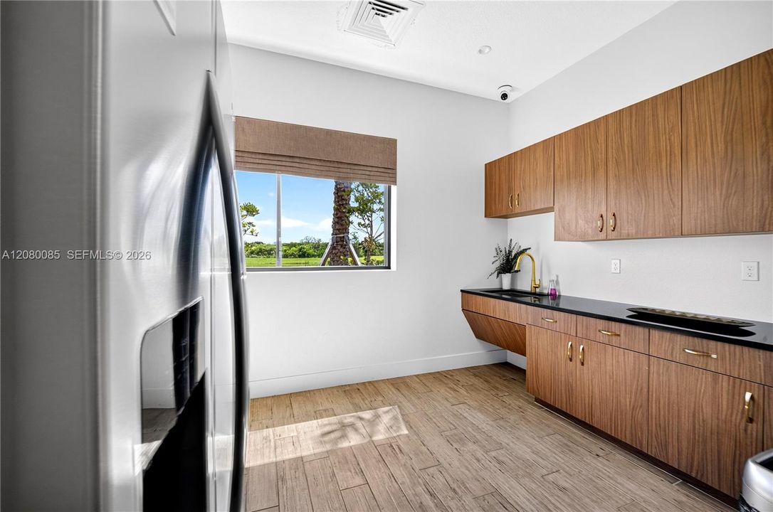 En Venta: $415,000 (4 camas, 2 baños, 1843 Pies cuadrados)