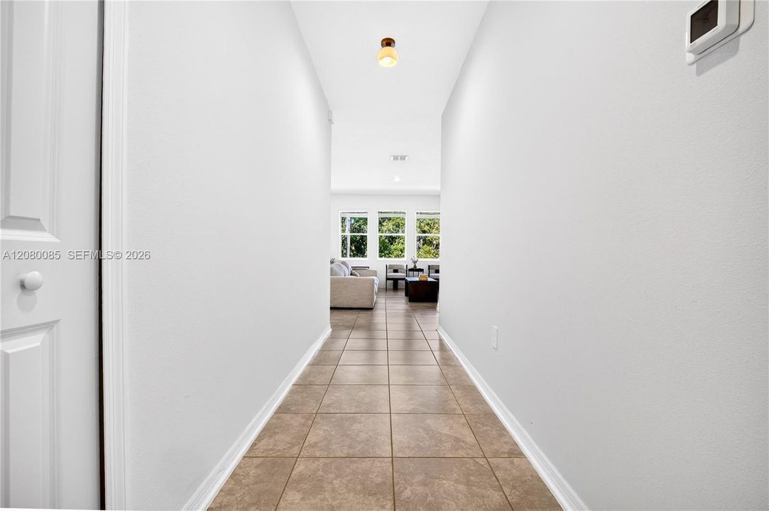 En Venta: $415,000 (4 camas, 2 baños, 1843 Pies cuadrados)