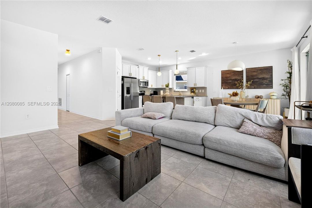 En Venta: $415,000 (4 camas, 2 baños, 1843 Pies cuadrados)