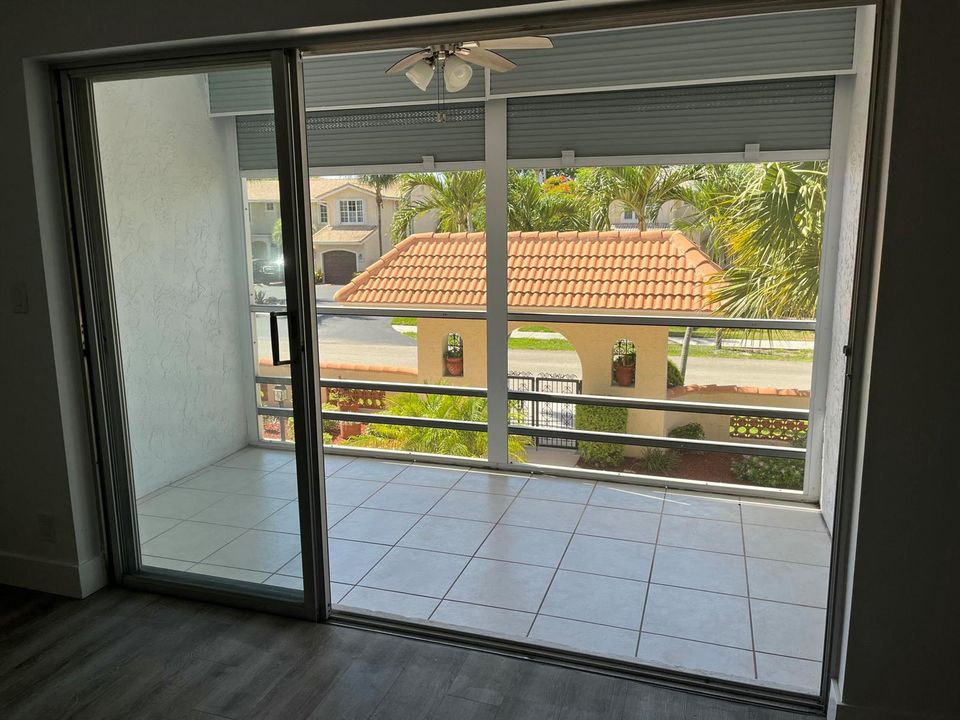 331 SW 8TH ST BALCONY