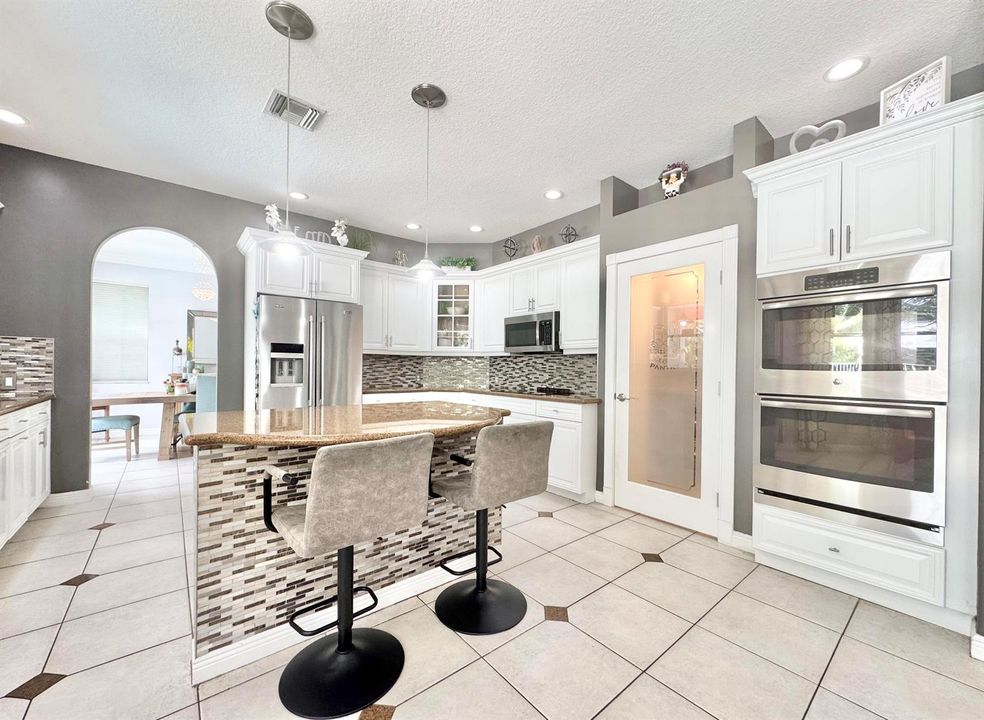 KITCHEN WITH PANTRY
