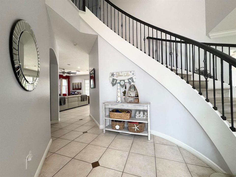 FOYER ENTRANCE HALLWAY