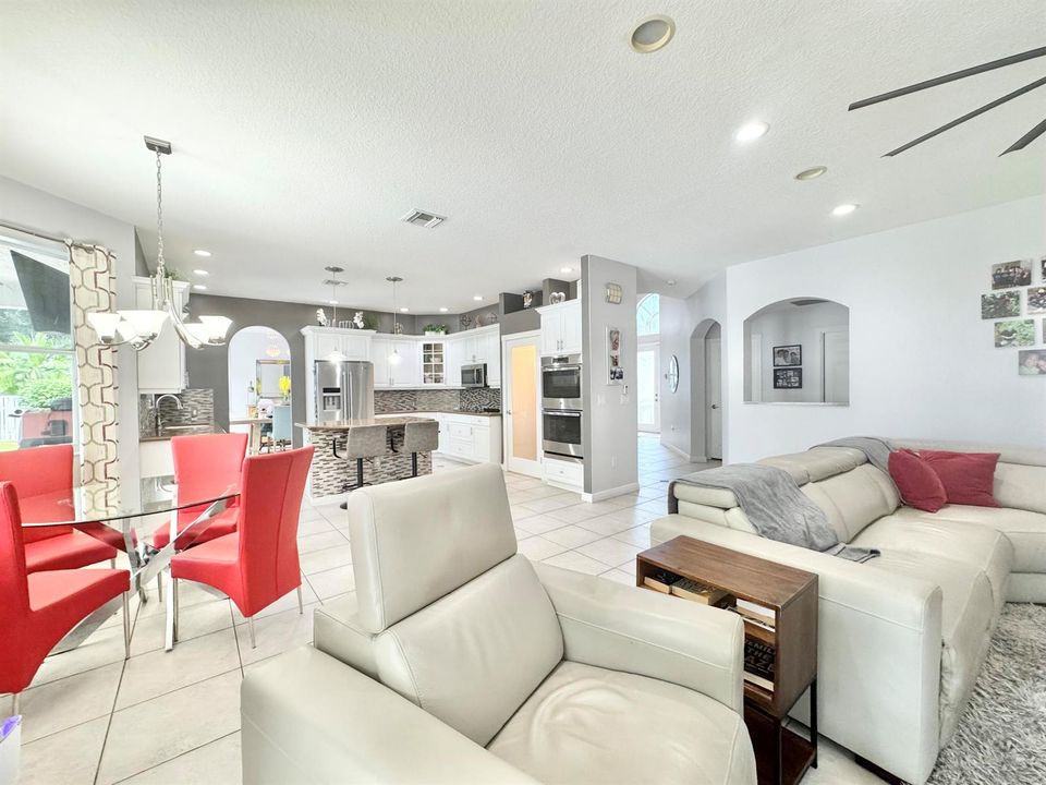 FAMILY ROOM TO KITCHEN