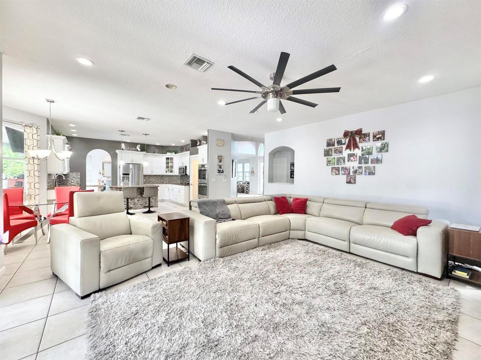 FAMILY ROOM TO HALLWAY