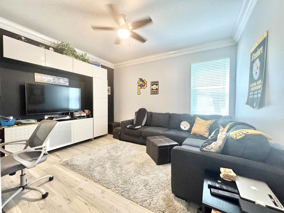 DEN OR BONUS ROOM