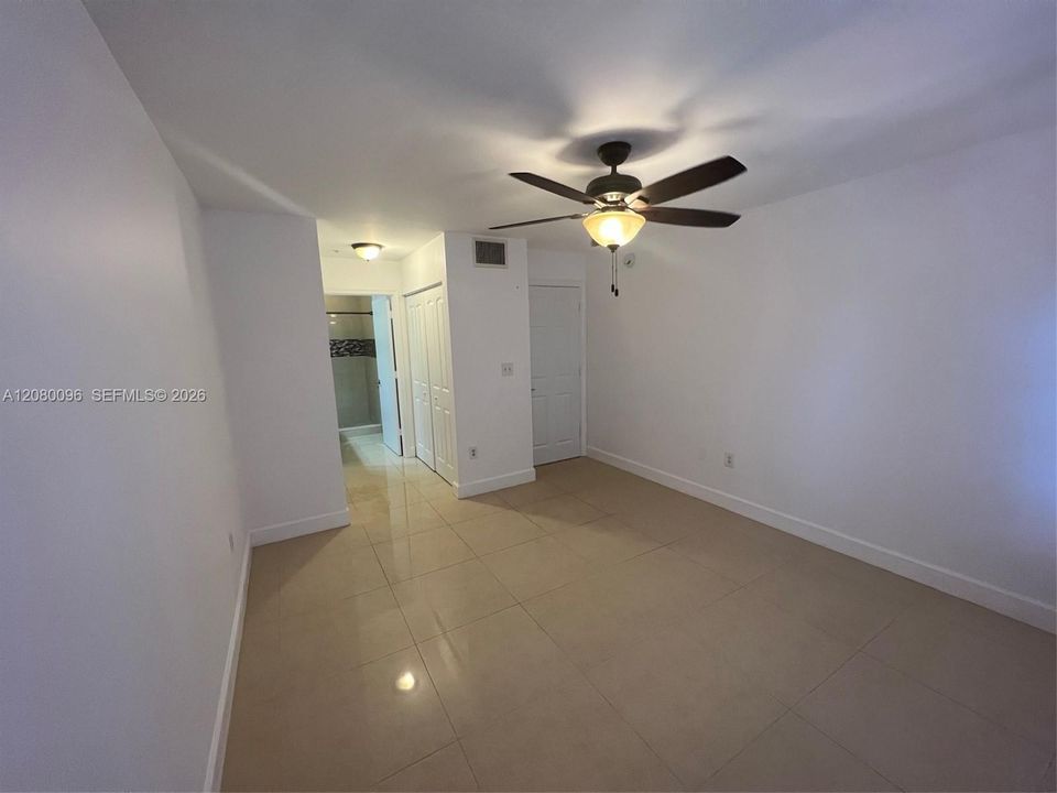 Active With Contract: $2,300 (2 beds, 2 baths, 966 Square Feet)