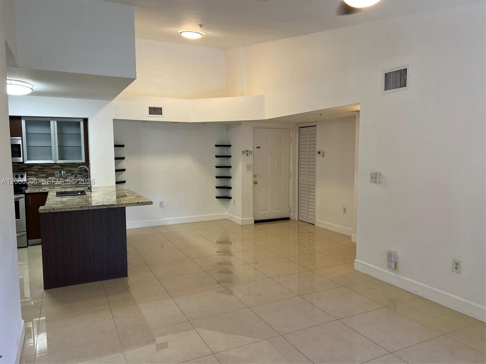 Active With Contract: $2,300 (2 beds, 2 baths, 966 Square Feet)