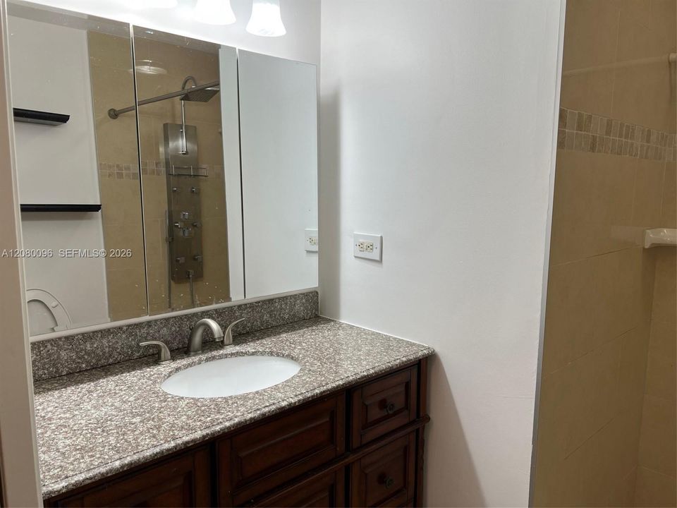 Active With Contract: $2,300 (2 beds, 2 baths, 966 Square Feet)