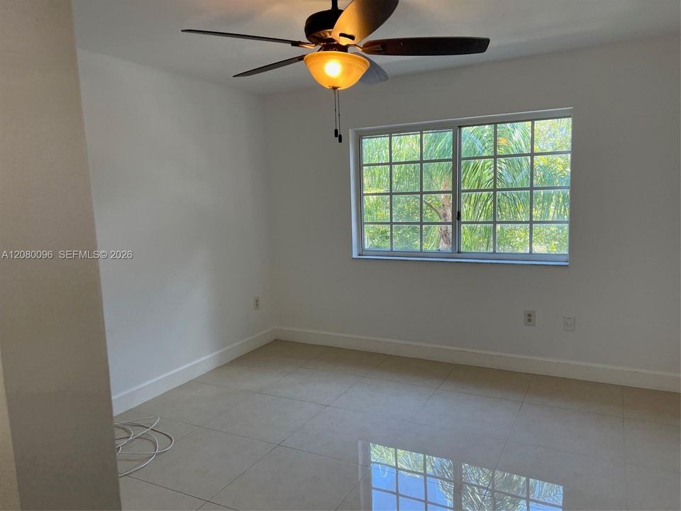 Active With Contract: $2,300 (2 beds, 2 baths, 966 Square Feet)