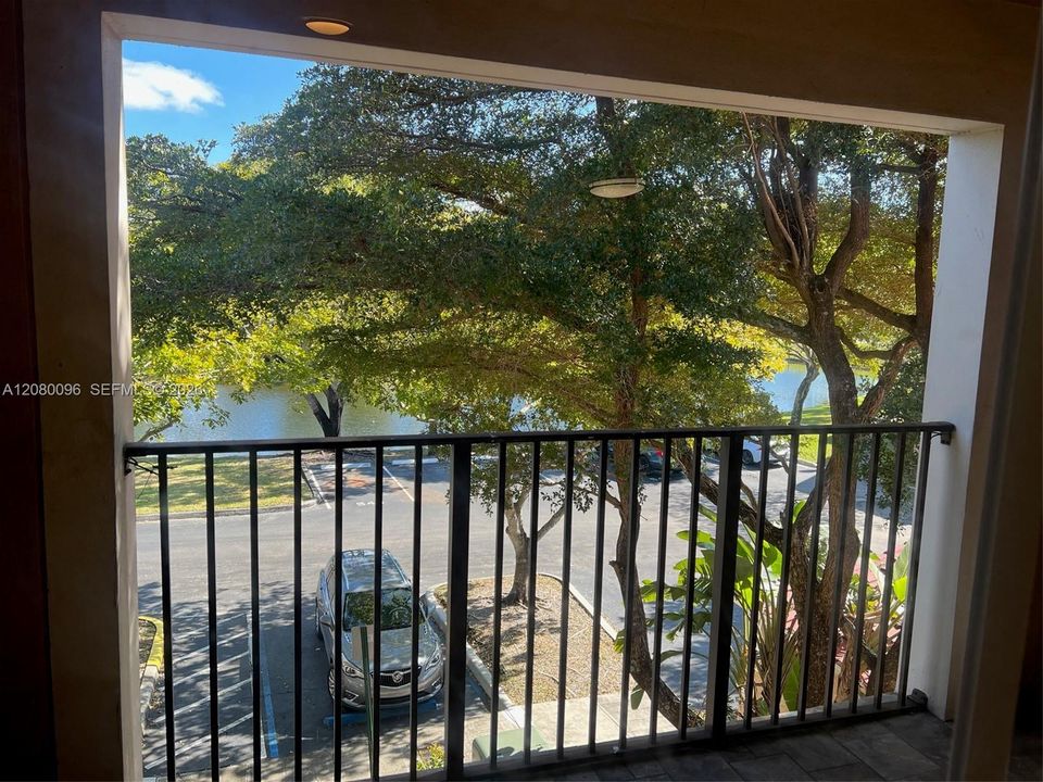 Active With Contract: $2,300 (2 beds, 2 baths, 966 Square Feet)