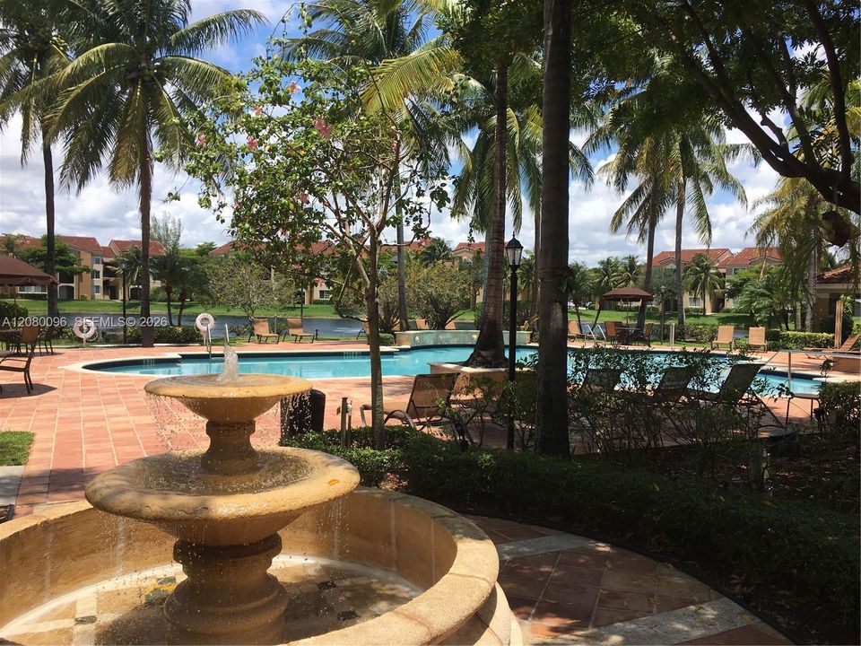 Active With Contract: $2,300 (2 beds, 2 baths, 966 Square Feet)
