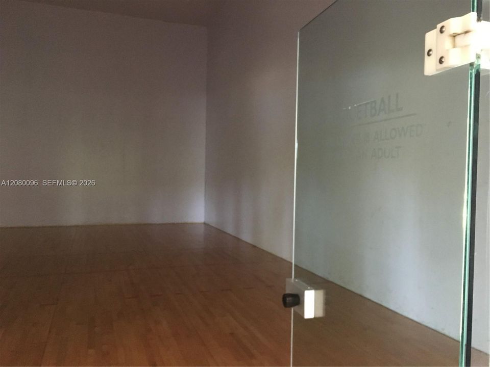 Active With Contract: $2,300 (2 beds, 2 baths, 966 Square Feet)