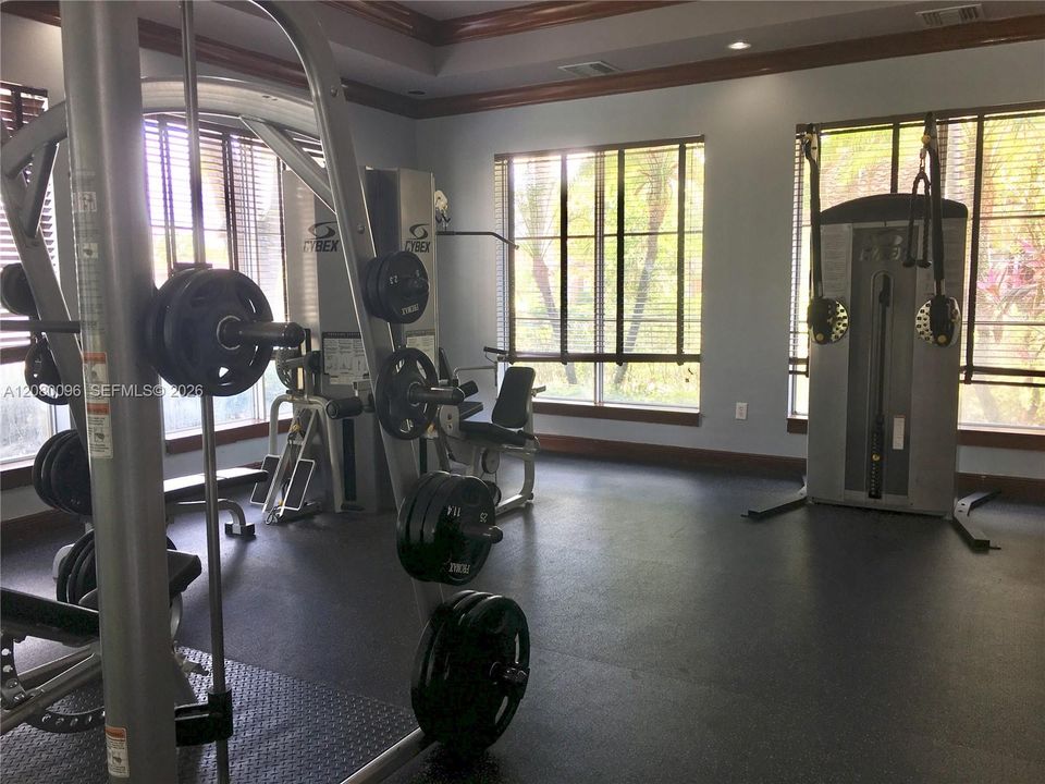 Active With Contract: $2,300 (2 beds, 2 baths, 966 Square Feet)