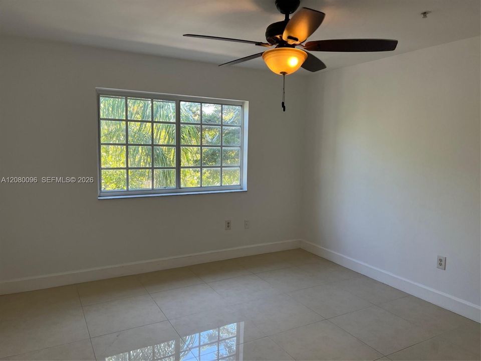 Active With Contract: $2,300 (2 beds, 2 baths, 966 Square Feet)