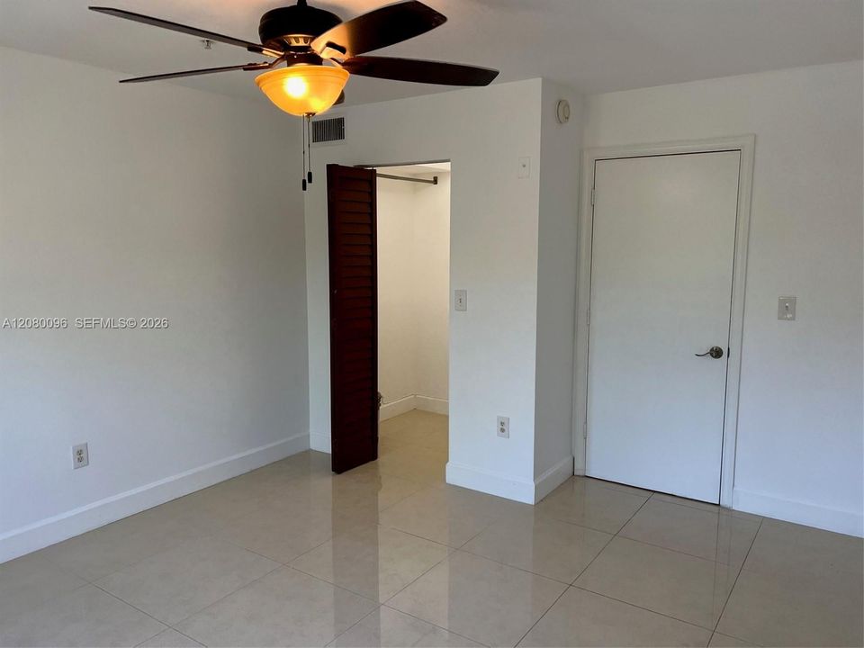 Active With Contract: $2,300 (2 beds, 2 baths, 966 Square Feet)