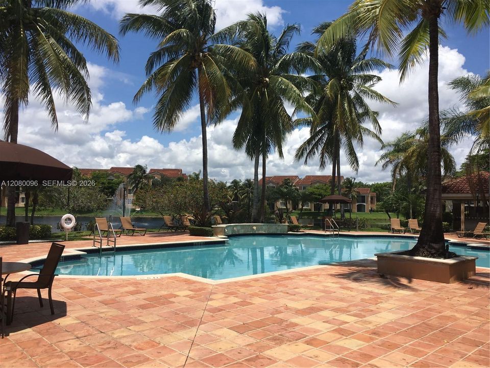 Active With Contract: $2,300 (2 beds, 2 baths, 966 Square Feet)